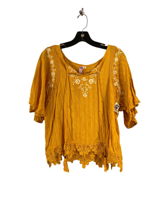 Top Short Sleeve By Alya In Yellow, Size: M