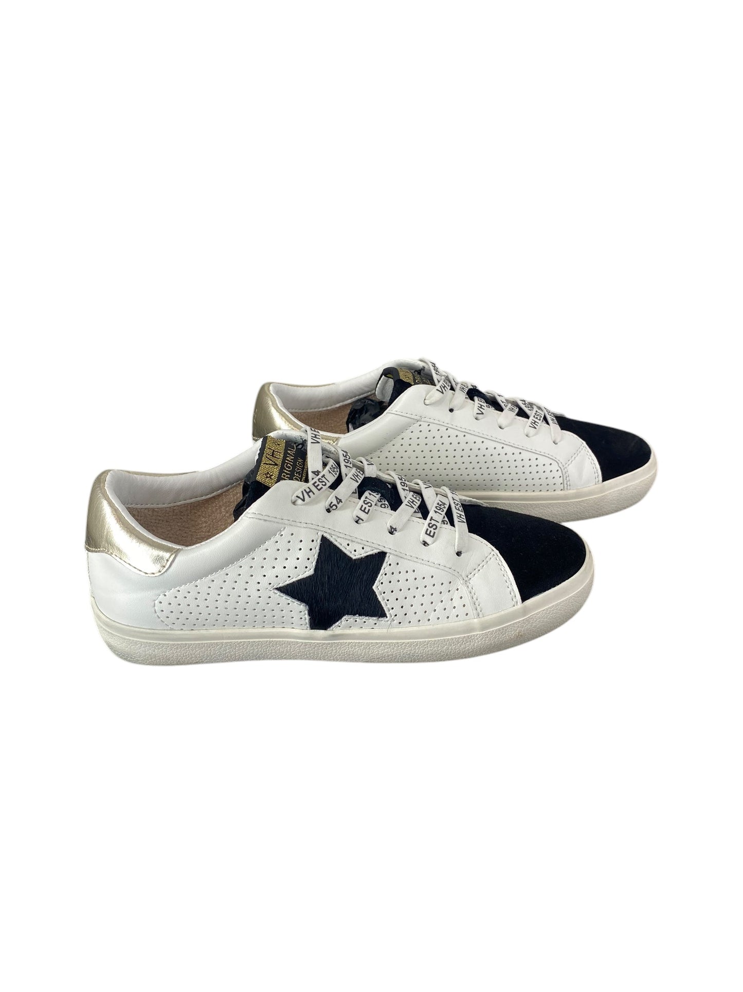 Shoes Sneakers By Clothes Mentor In White, Size: 7.5