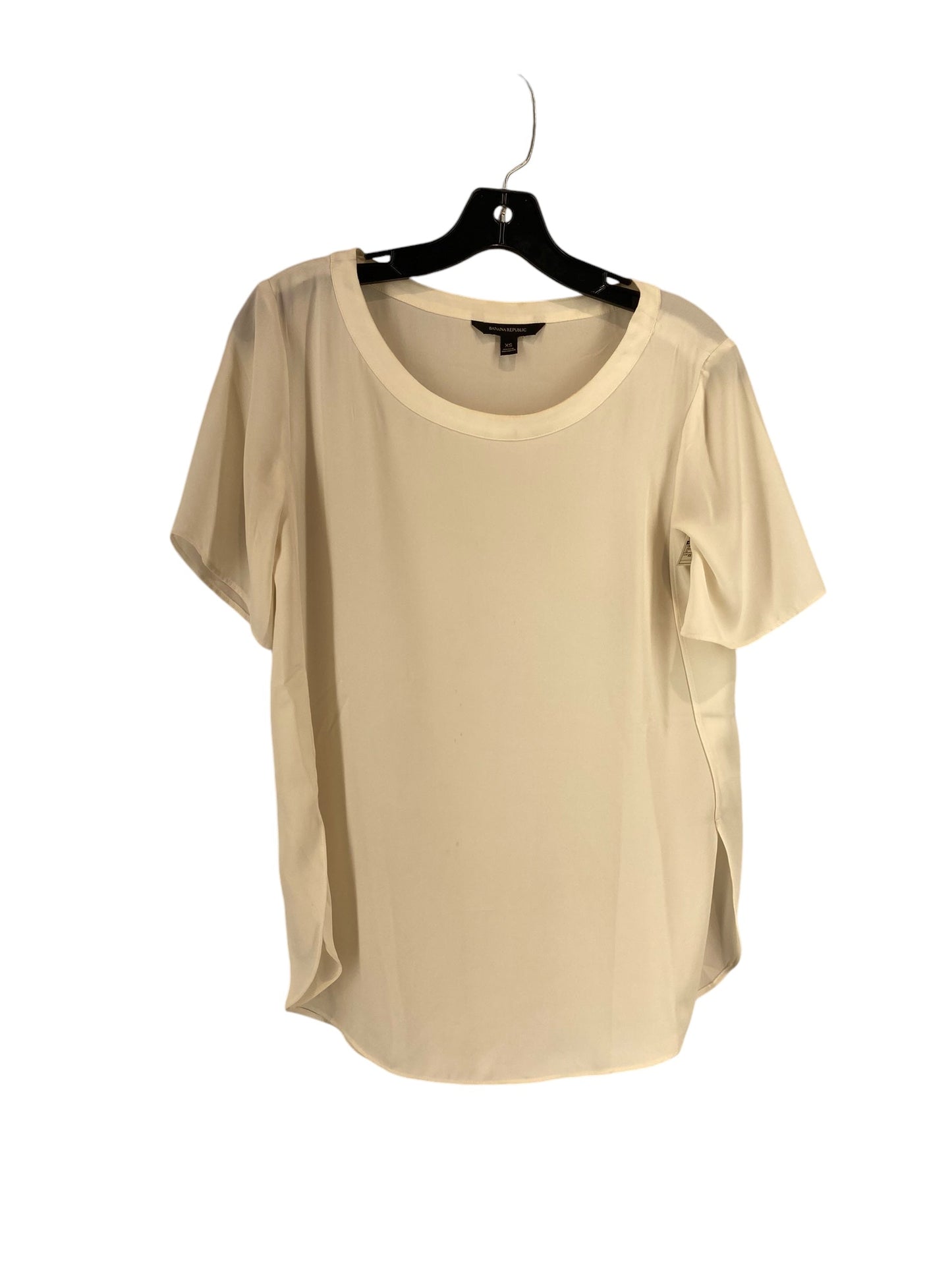 Top Short Sleeve By Banana Republic In Cream, Size: Xs