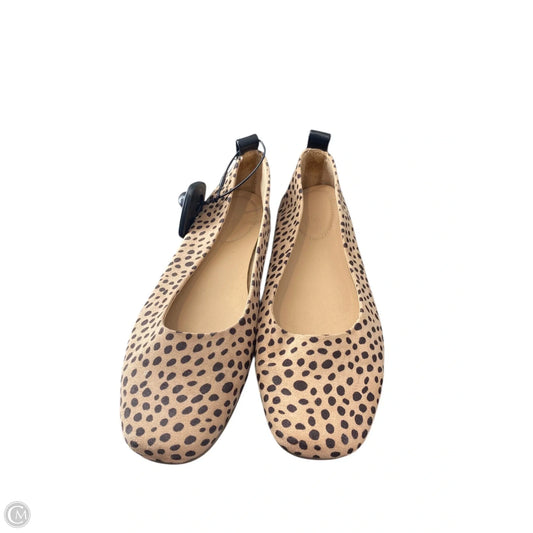 Shoes Flats By Universal Thread In Animal Print, Size: 6.5