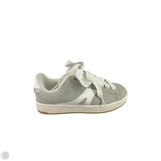 Shoes Sneakers By No Boundaries In Grey & White, Size: 8