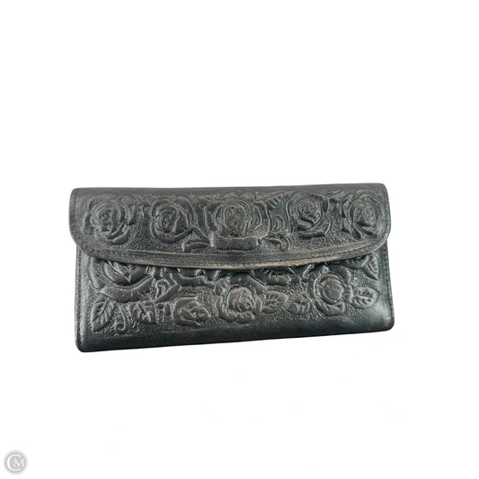 Wallet By Clothes Mentor, Size: Medium