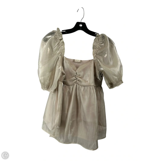 Top Short Sleeve By Altard State In Beige, Size: S