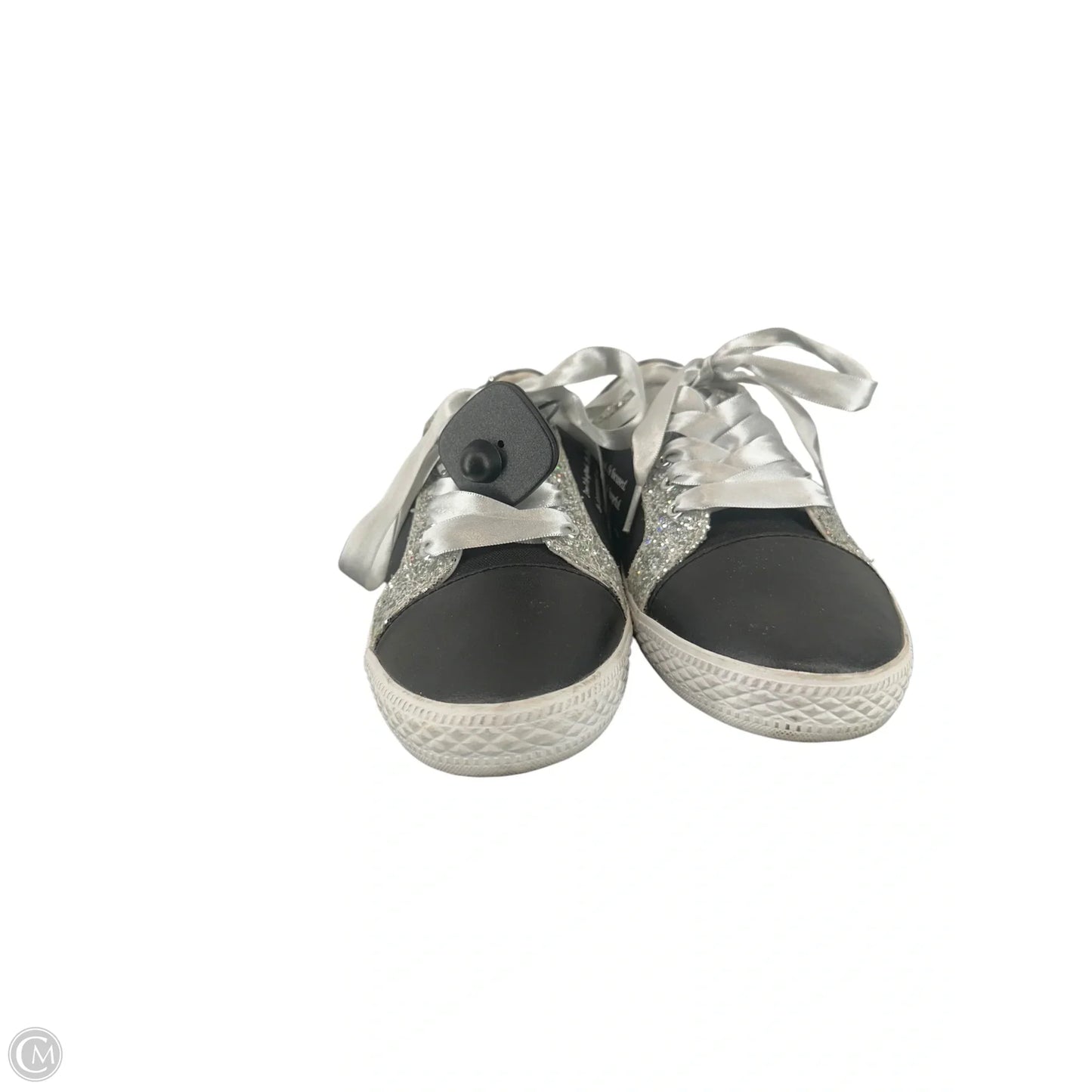 Shoes Sneakers By Clothes Mentor In Black & Silver, Size: 9.5