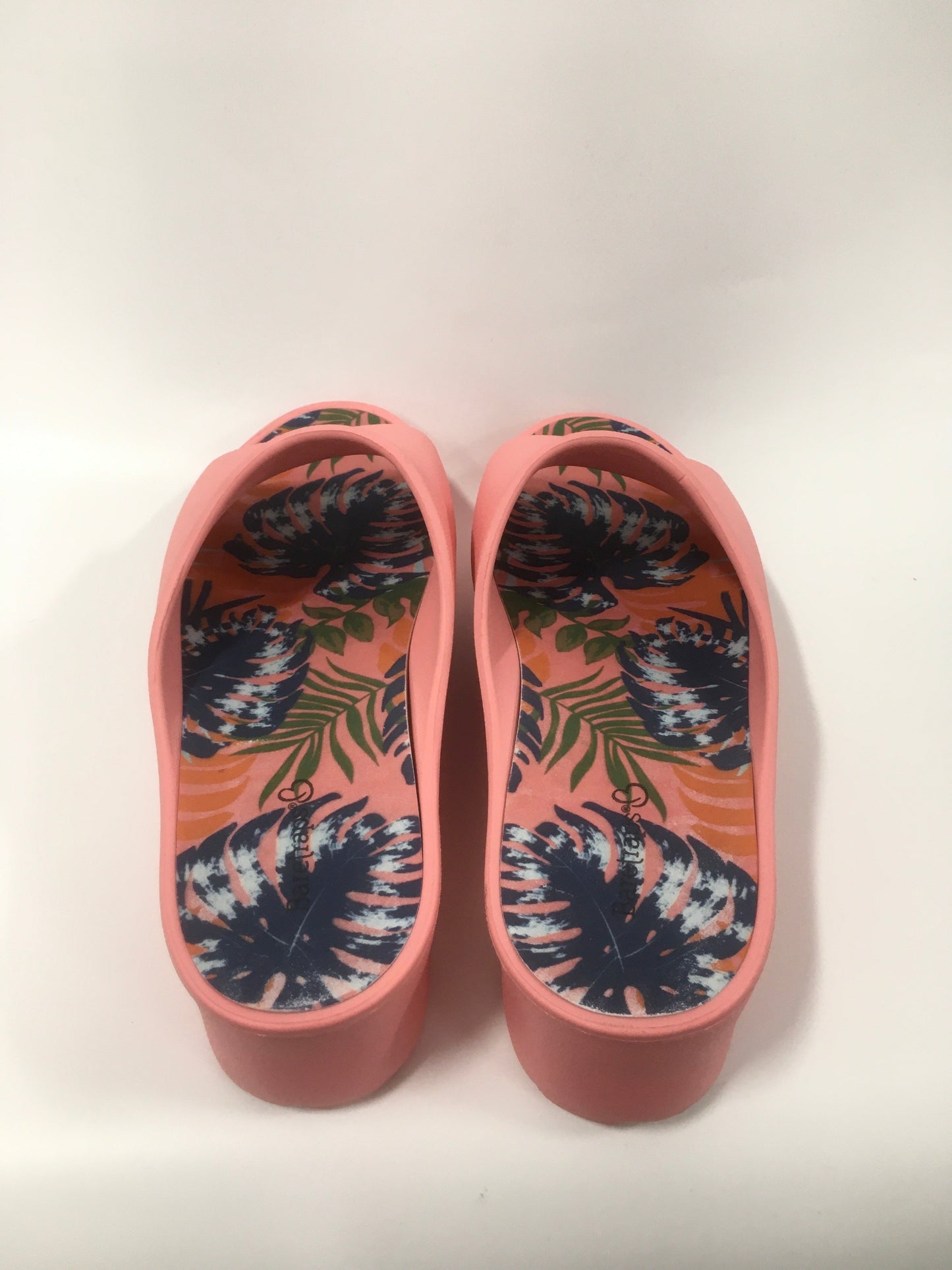 Pink Sandals Flats Bare Traps, Size 8