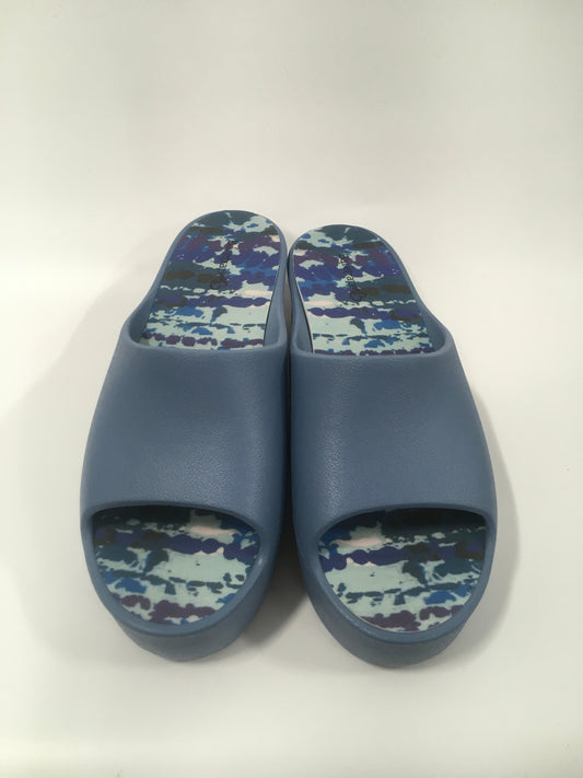 Blue Sandals Flats Bare Traps, Size 8