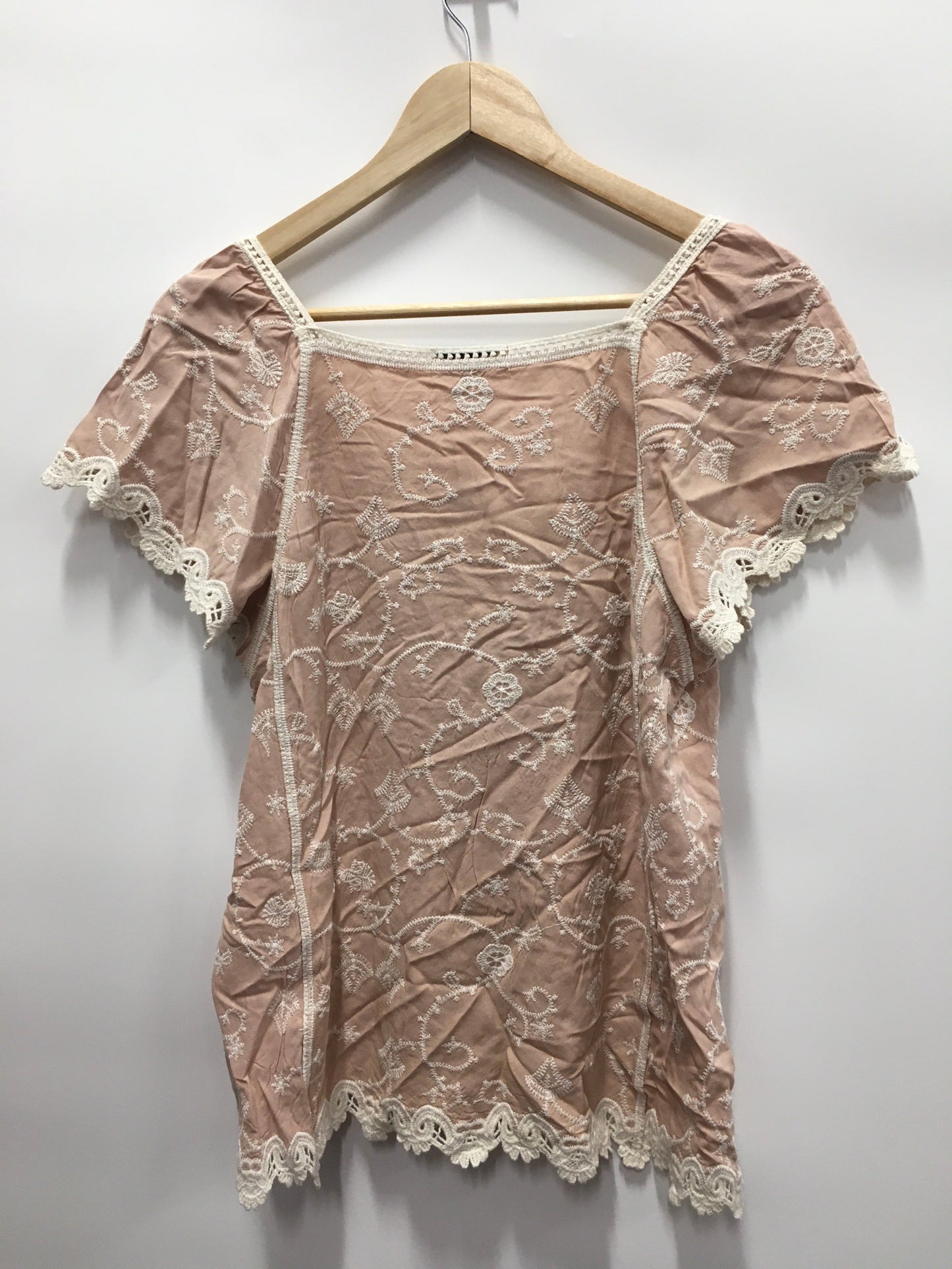 Top Short Sleeve By Democracy  Size: Xs