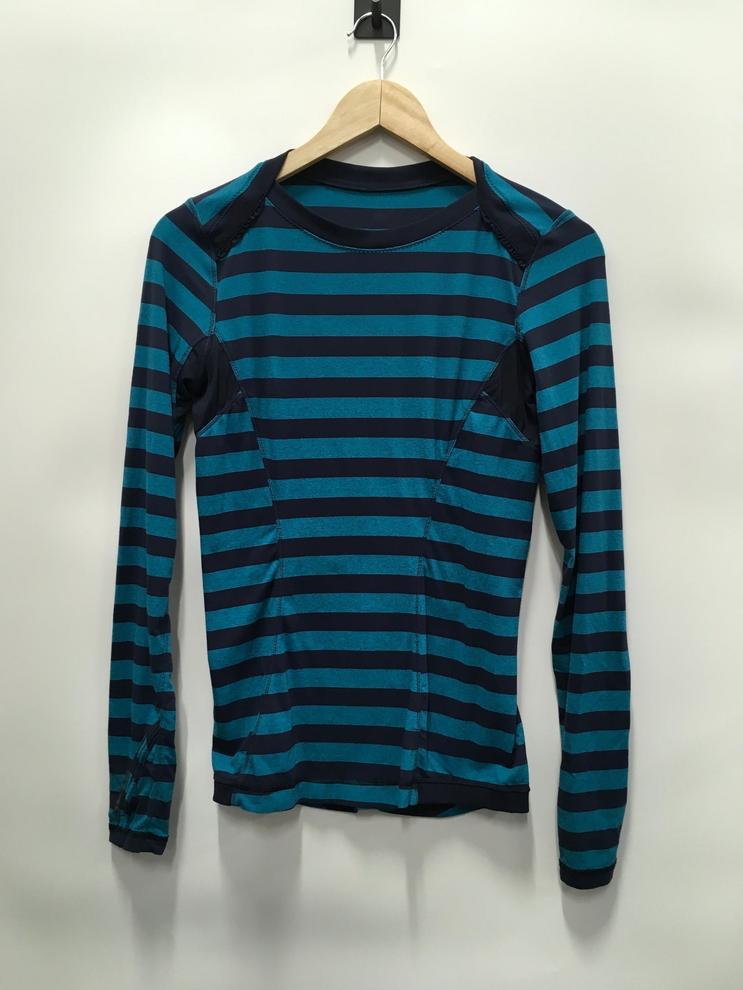 Athletic Top Long Sleeve Crewneck By Lululemon In Striped Pattern, Size: 4