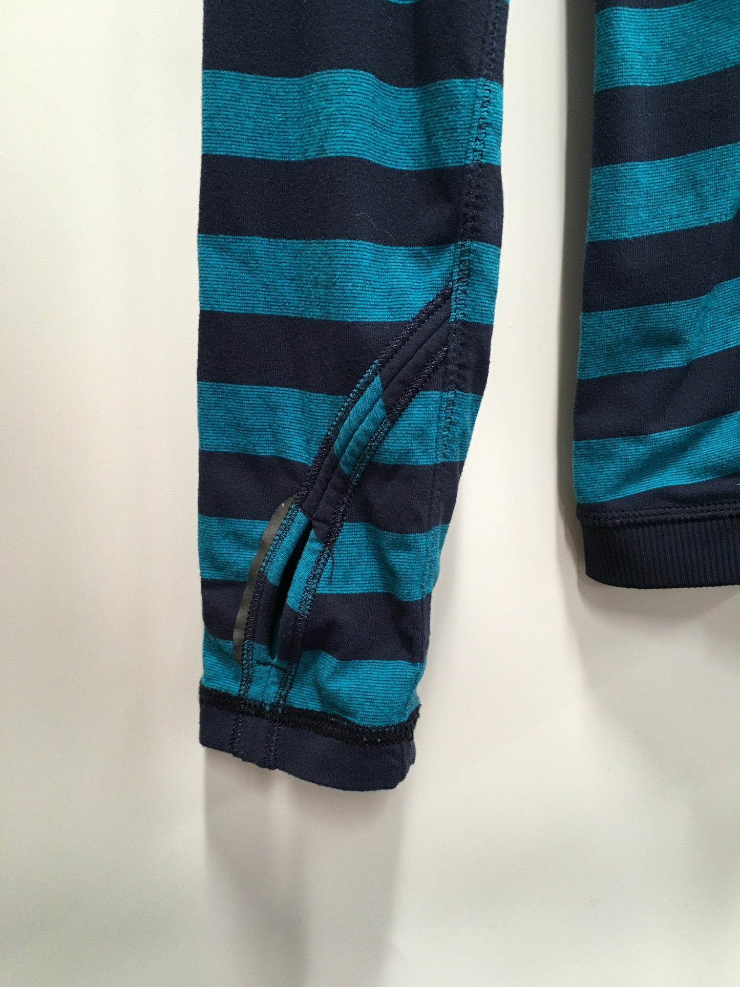 Athletic Top Long Sleeve Crewneck By Lululemon In Striped Pattern, Size: 4