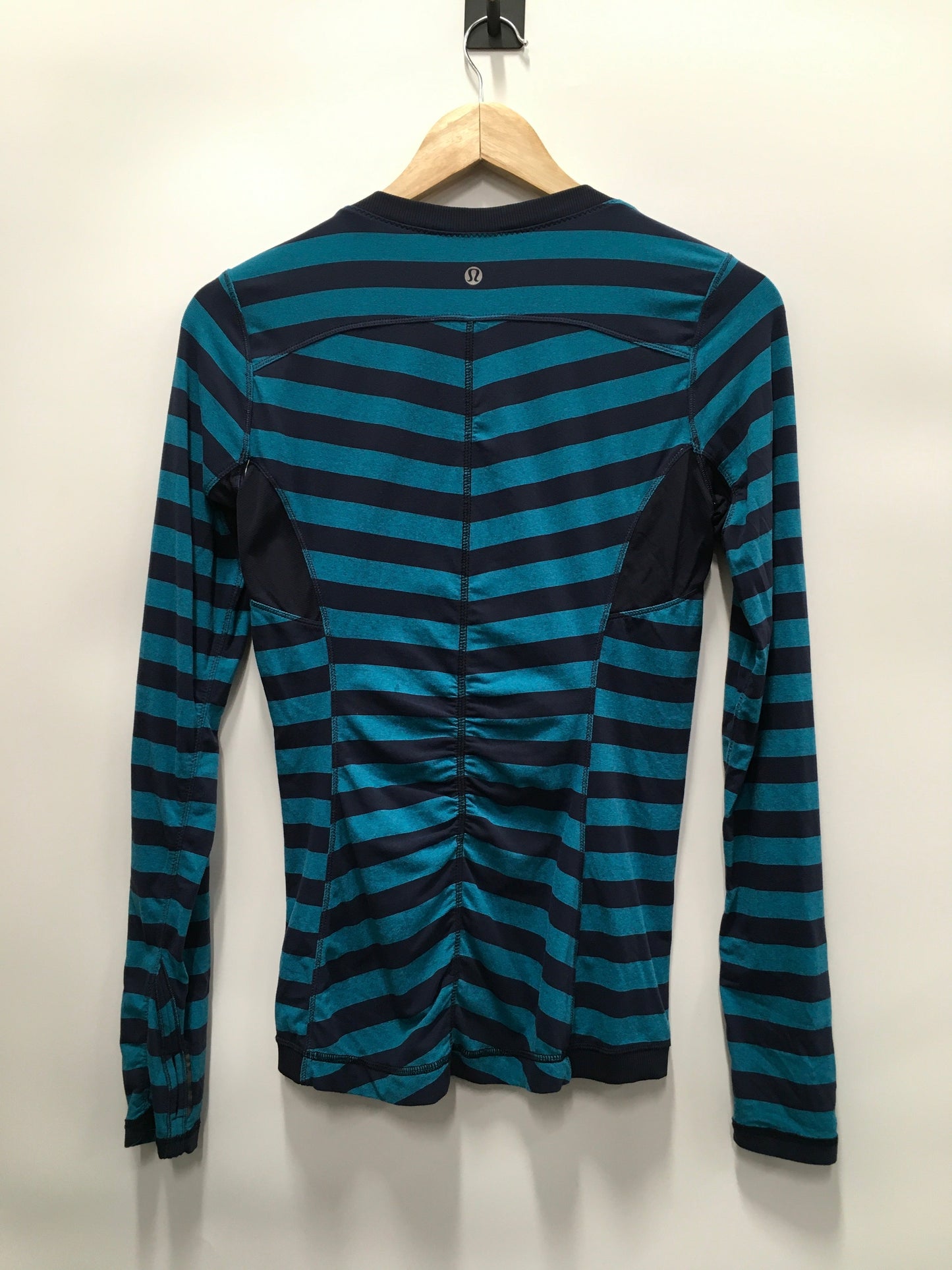 Athletic Top Long Sleeve Crewneck By Lululemon In Striped Pattern, Size: 4