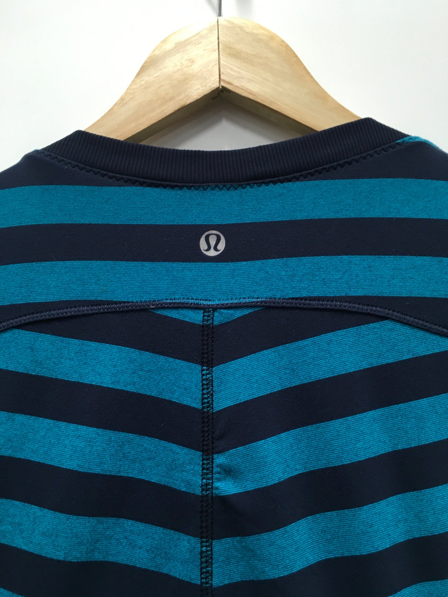 Athletic Top Long Sleeve Crewneck By Lululemon In Striped Pattern, Size: 4