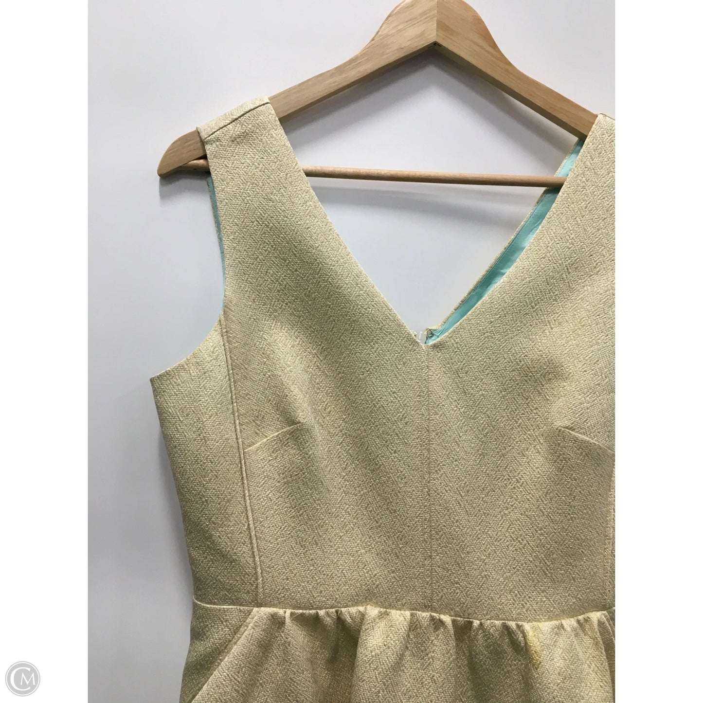 Dress Party Short By Vineyard Vines In Gold, Size: 8