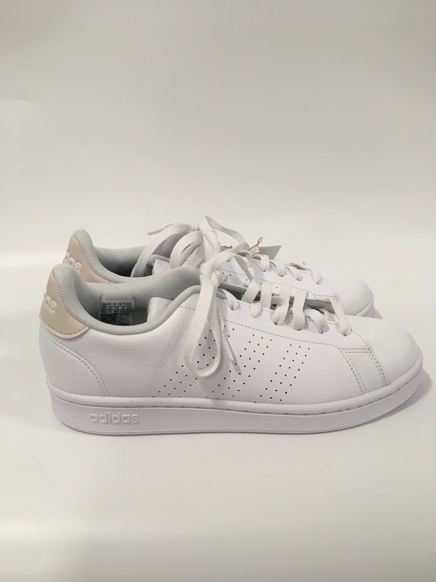 Shoes Sneakers By Adidas In White, Size: 8.5