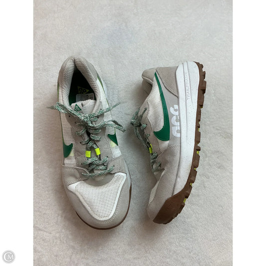Shoes Athletic By Nike In Grey & White, Size: 7