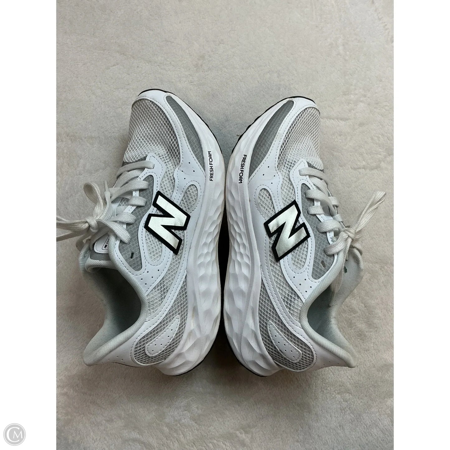 Shoes Athletic By New Balance In Grey & White, Size: 9