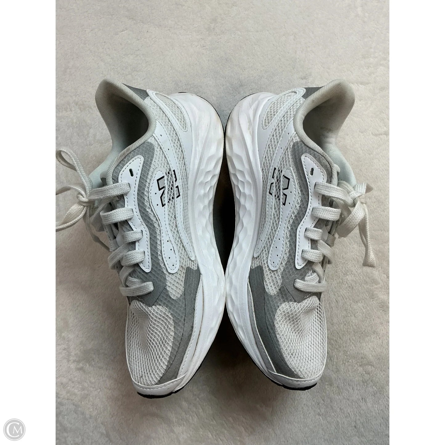 Shoes Athletic By New Balance In Grey & White, Size: 9