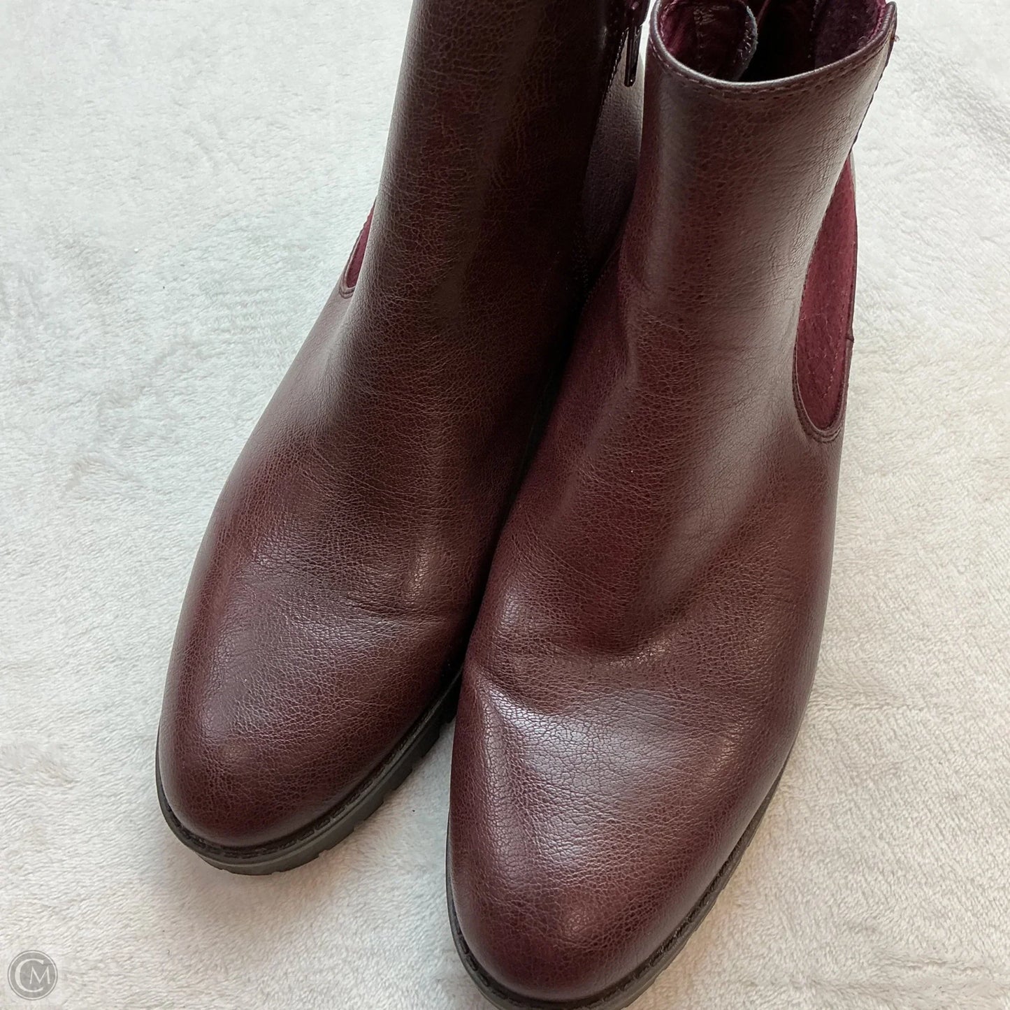 Boots Ankle Flats By Bare Traps In Maroon, Size: 10