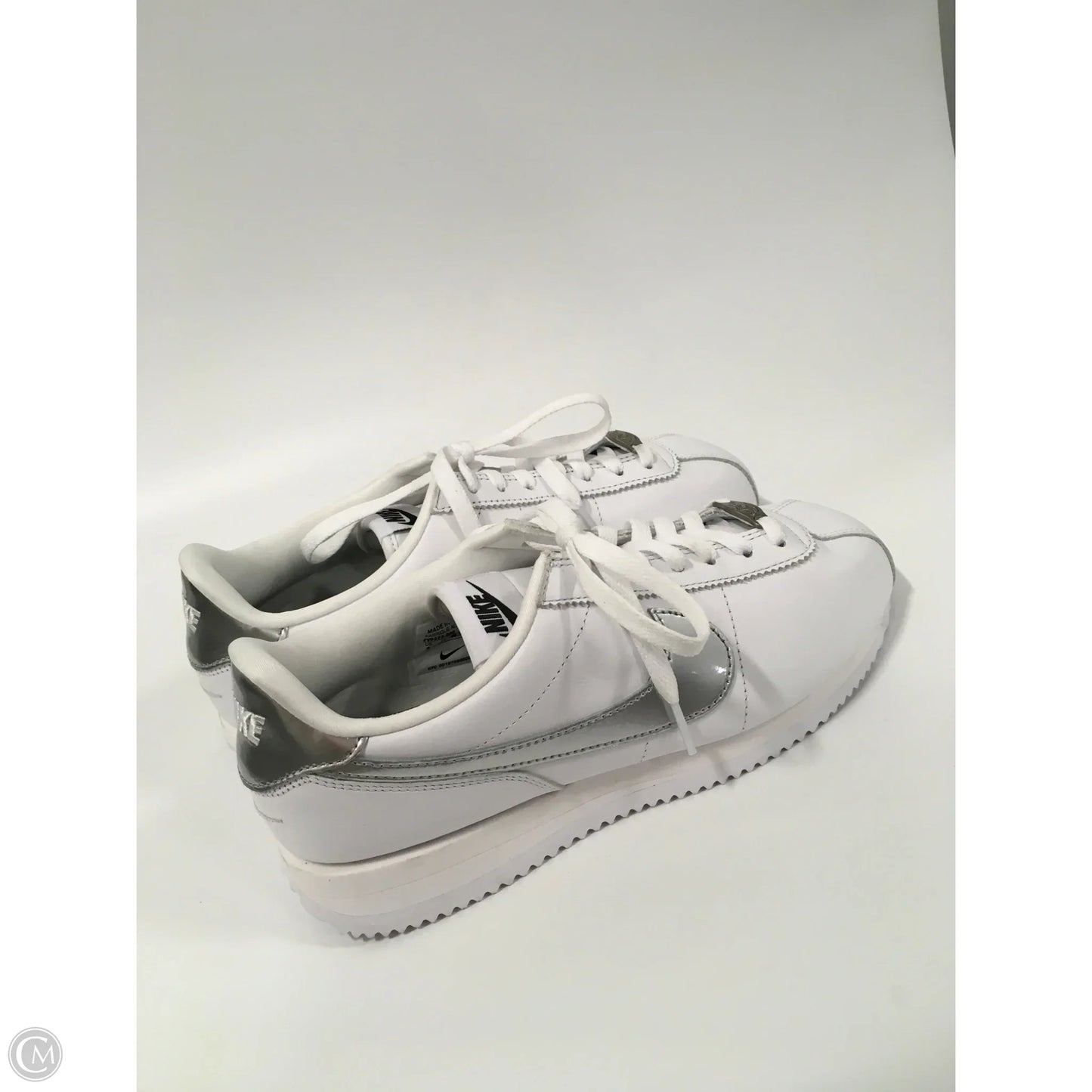 Shoes Sneakers By Nike In White, Size: 9