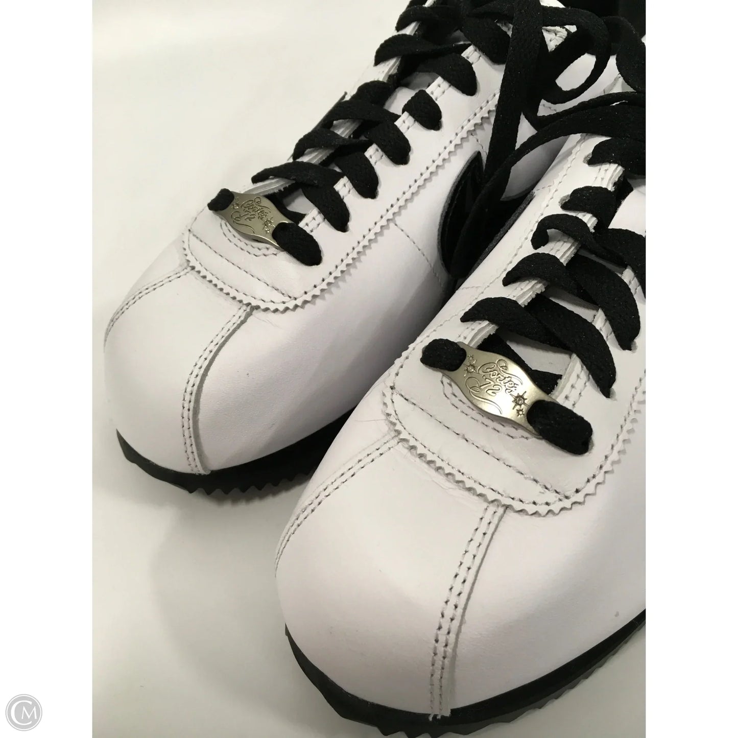 Shoes Sneakers By Nike In Black & White, Size: 9
