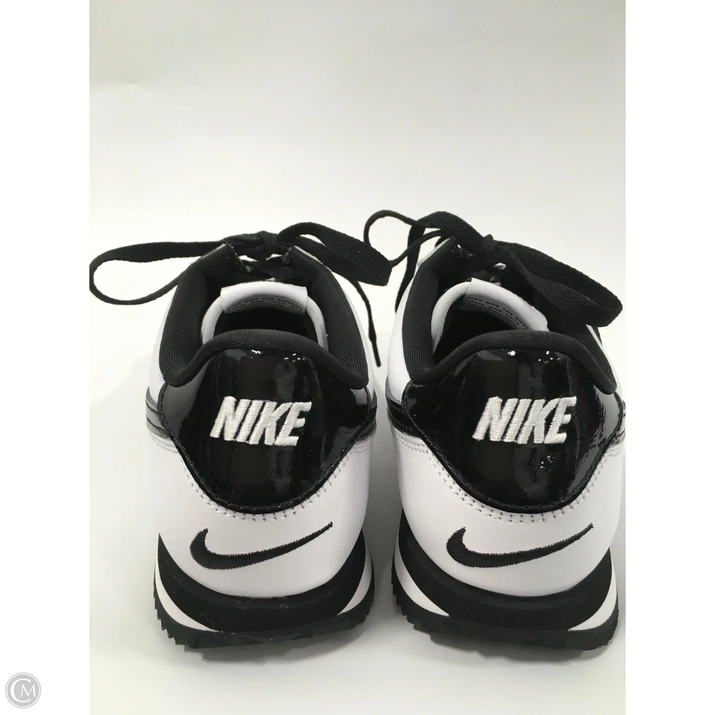 Shoes Sneakers By Nike In Black & White, Size: 9
