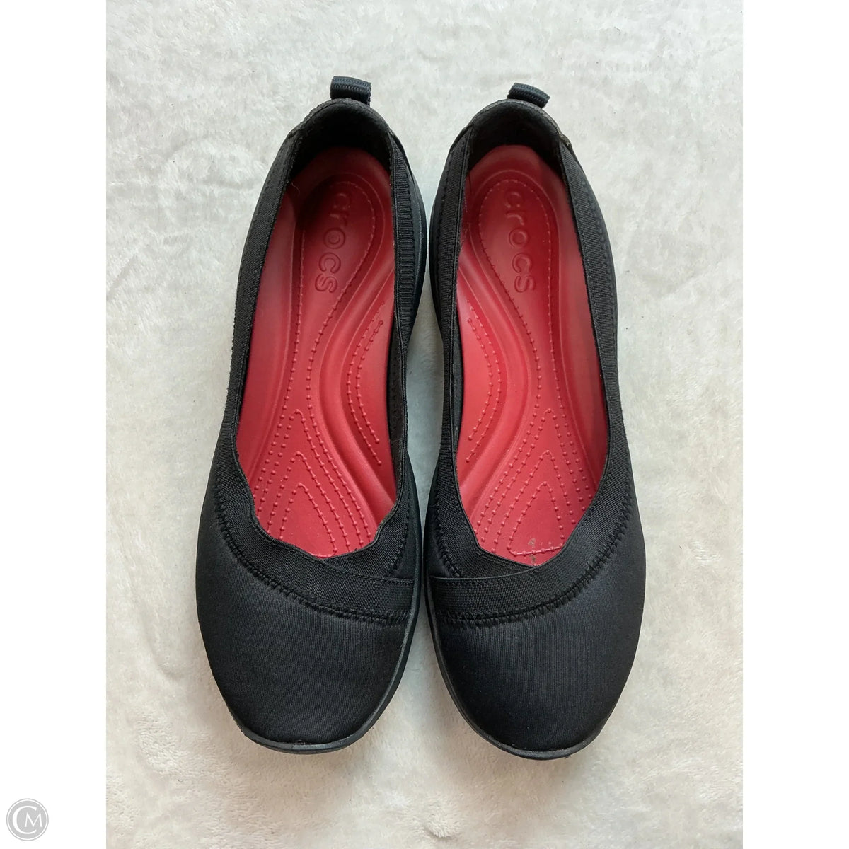 Shoes Flats By Crocs In Black, Size: 7