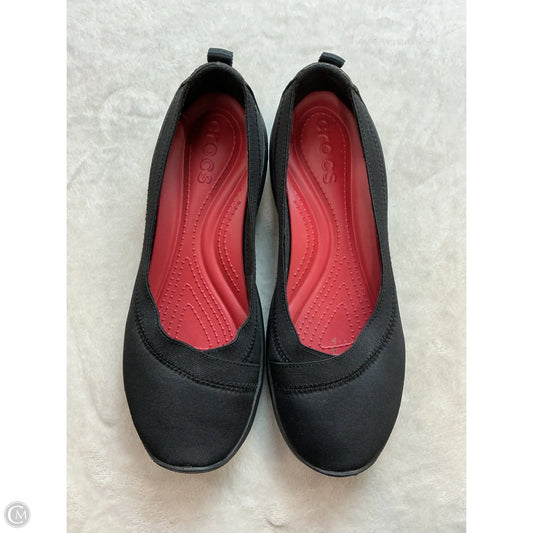 Shoes Flats By Crocs In Black, Size: 7