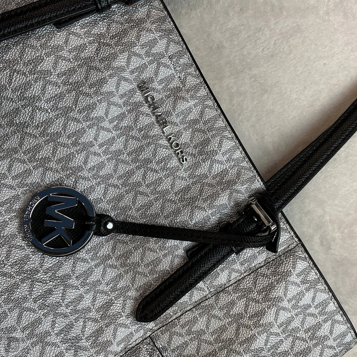 Handbag Designer By Michael Kors, Size: Large