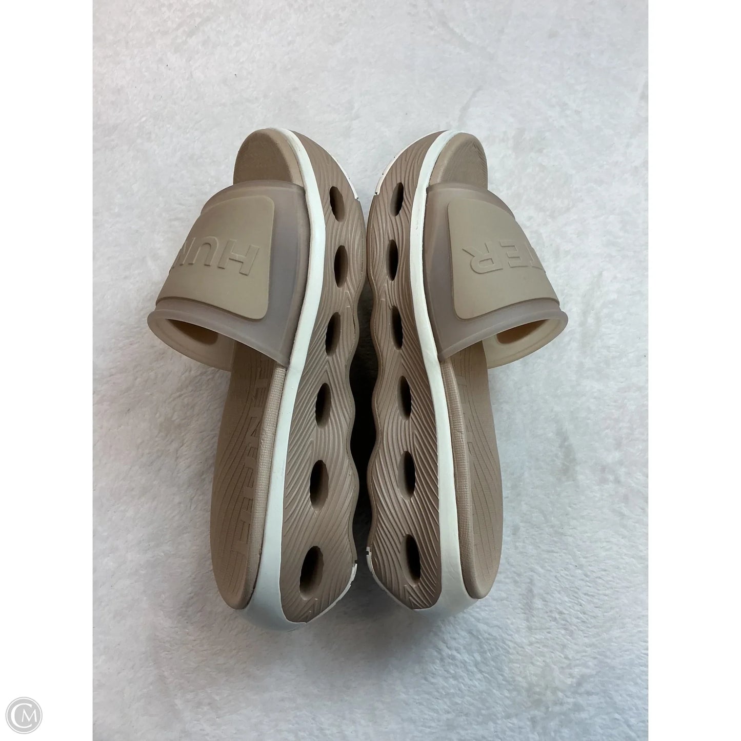 Sandals Flats By Hunter In Beige, Size: 6