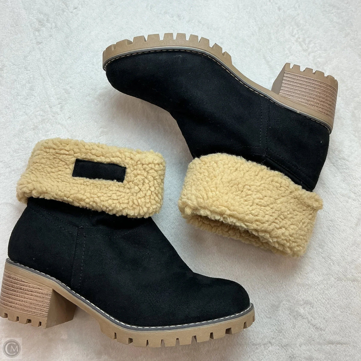 Boots Ankle Flats By Clothes Mentor In Black & Tan, Size: 9