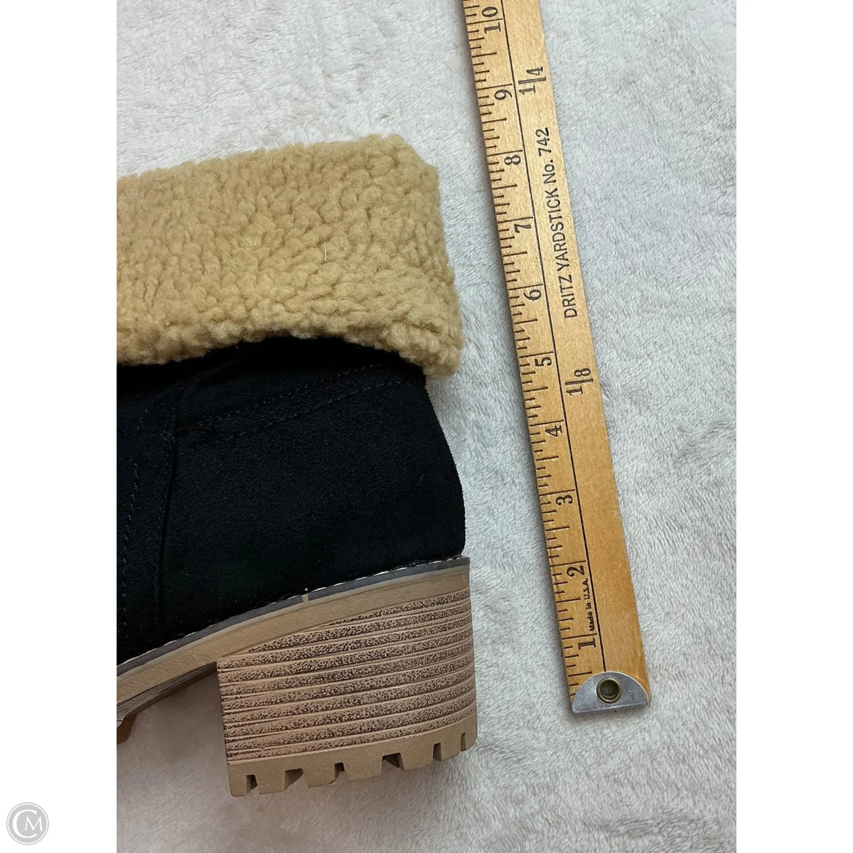 Boots Ankle Flats By Clothes Mentor In Black & Tan, Size: 9