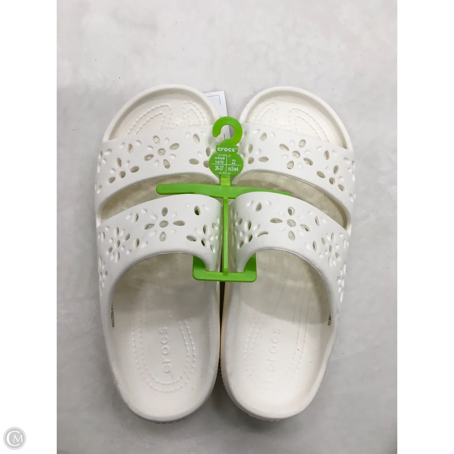 Sandals Flats By Crocs In White, Size: 6