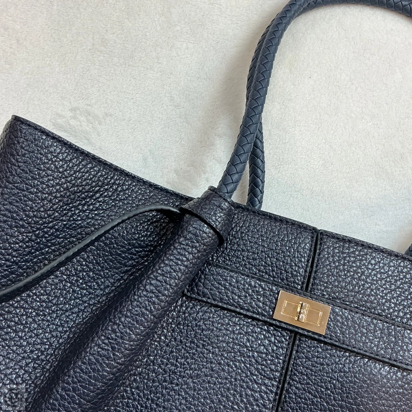 Handbag By Clothes Mentor, Size: Medium