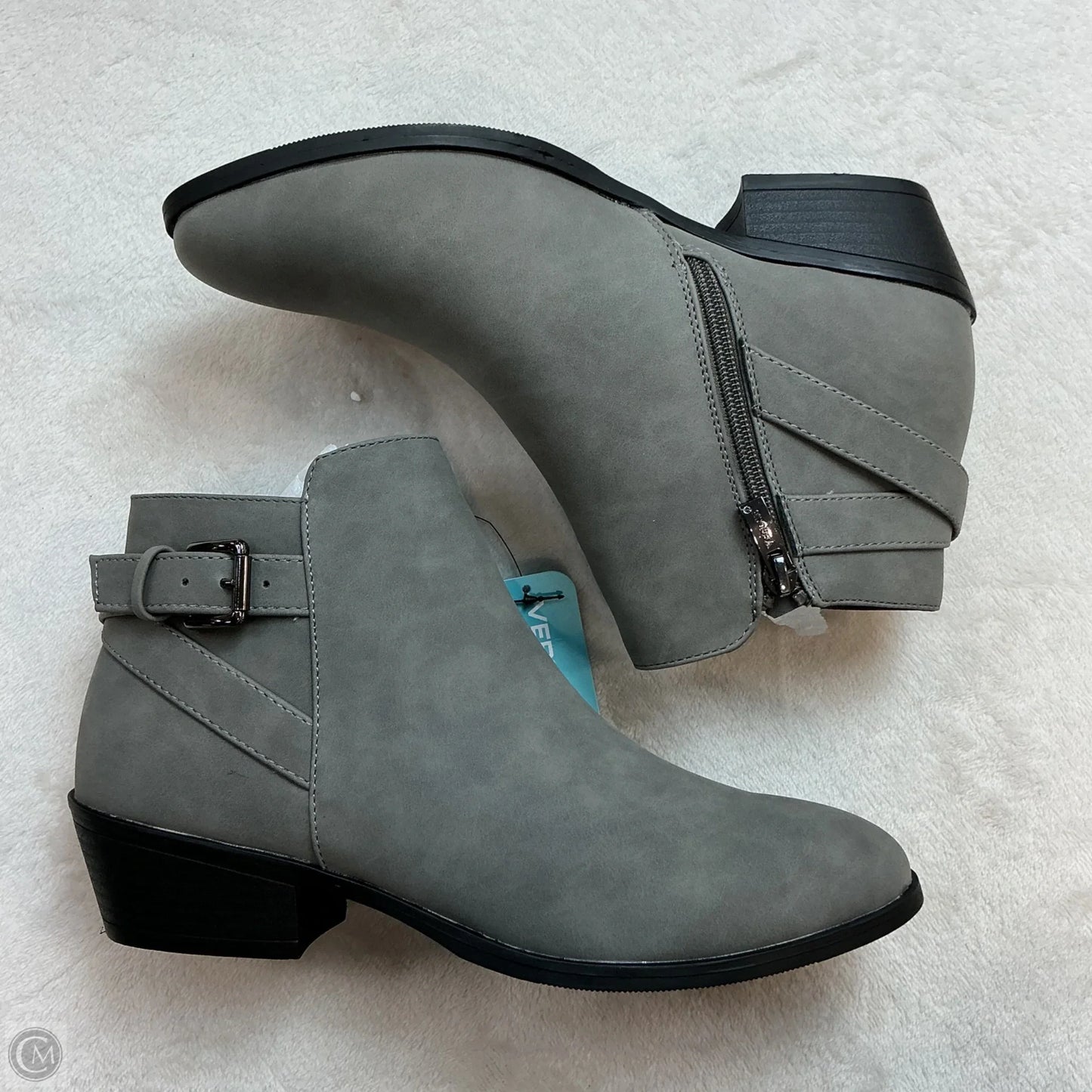 Boots Ankle Flats By Clothes Mentor In Grey, Size: 8.5