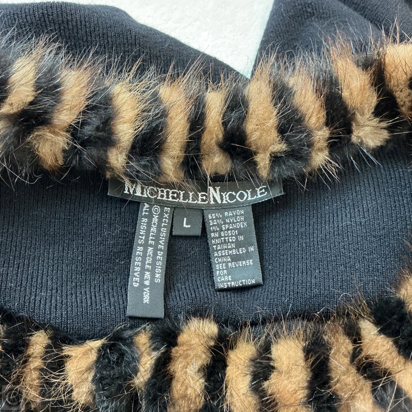 Sweater By Michelle Nicole In Black, Size: L