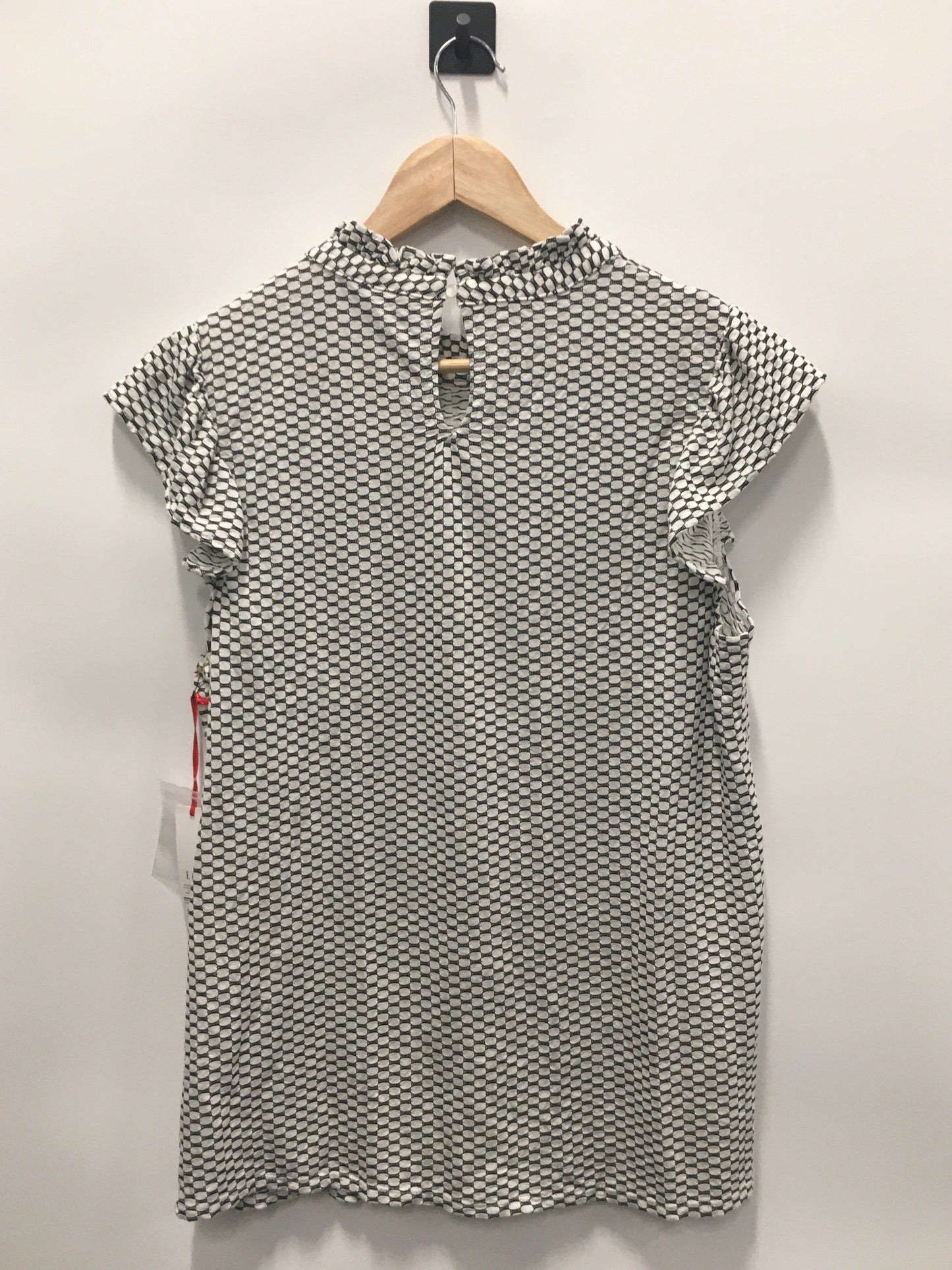 Top Short Sleeve By Elle In Black & White, Size: L