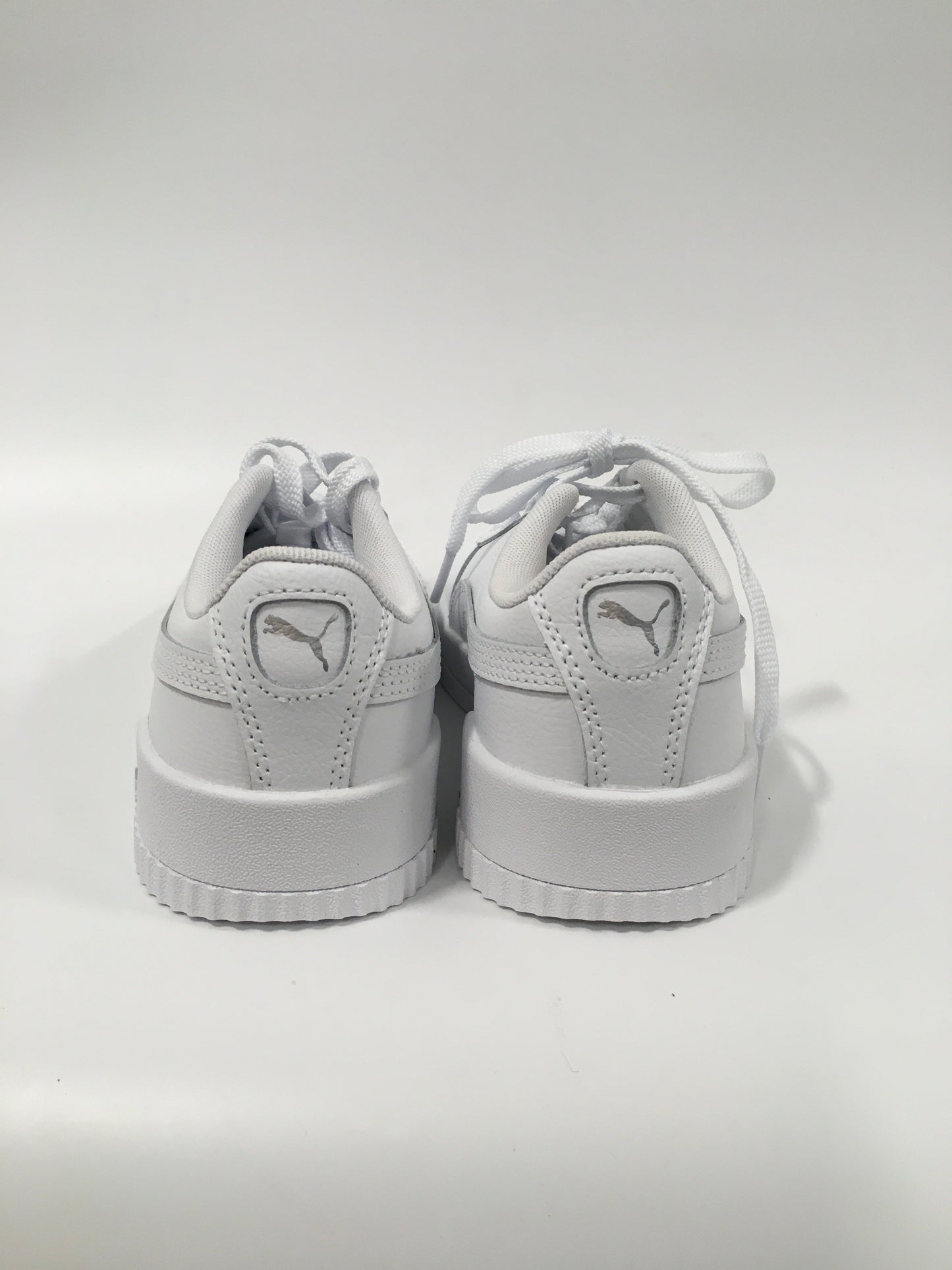 White Shoes Sneakers Puma, Size 6
