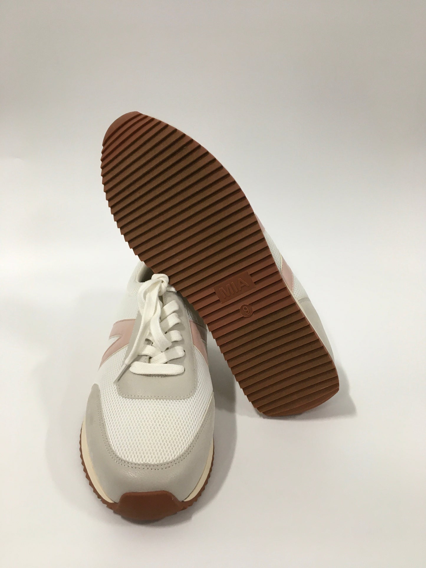 Cream Shoes Sneakers Mia, Size 9