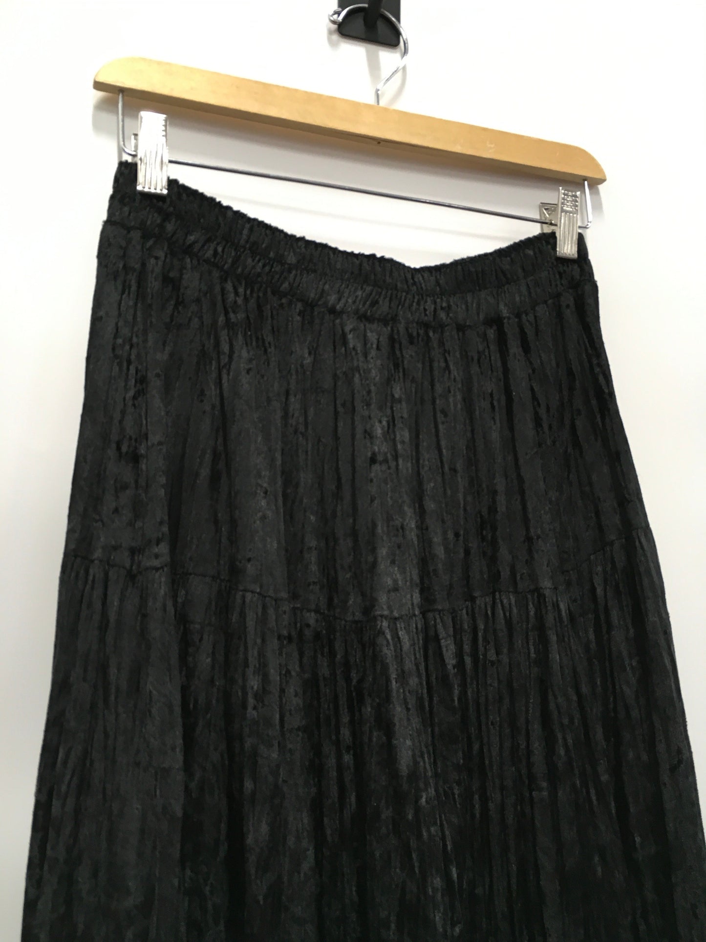 Skirt Maxi By Clothes Mentor In Black, Size: L