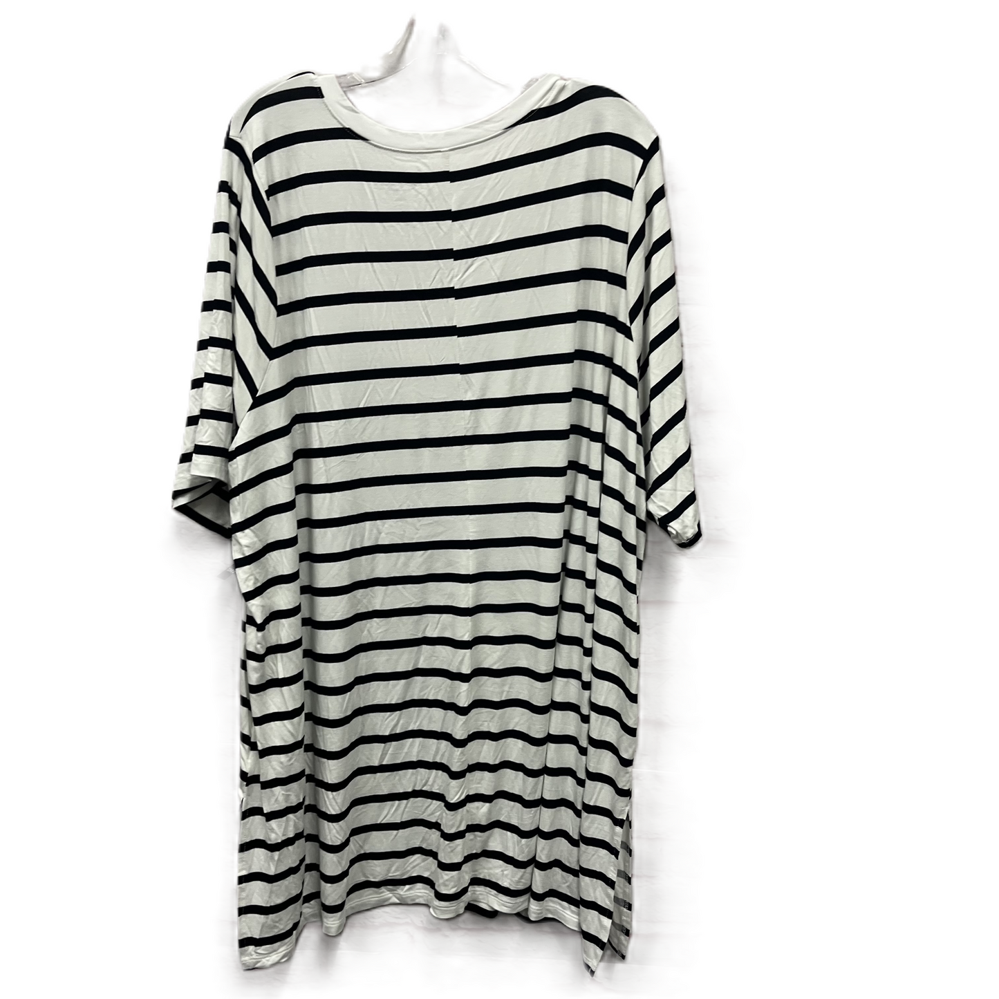 Top Short Sleeve By Torrid In Black & White, Size: 5