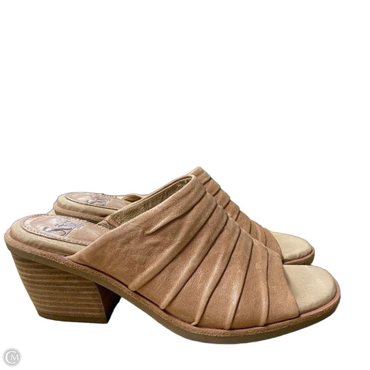 Sandals Heels Block By Sofft In Tan, Size: 8