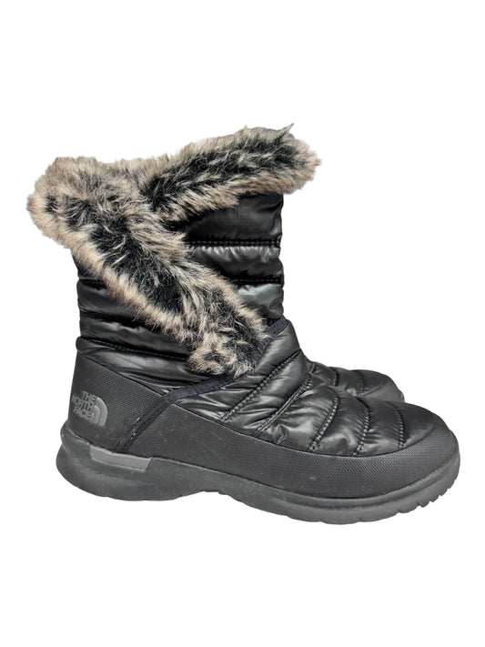 Boots Snow By North Face  Size: 9