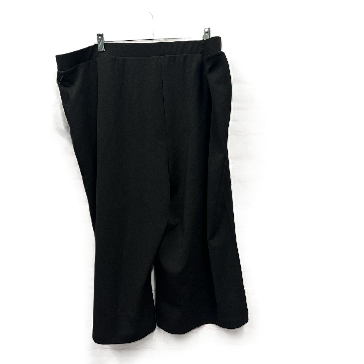 Pants Cropped By Nina Leonard In Black, Size: 3x