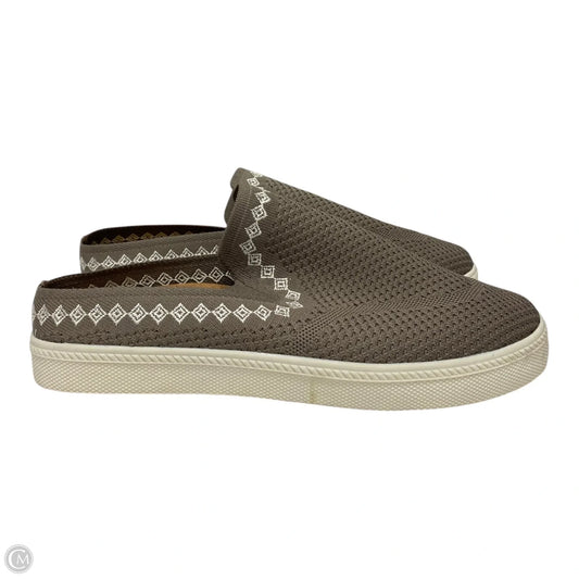 Shoes Flats By Earth Origins In Taupe, Size: 10