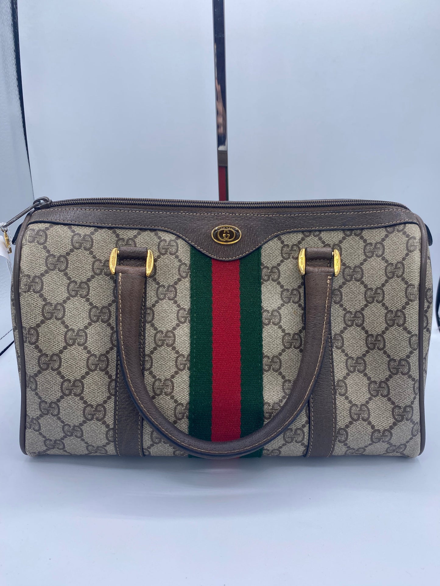 Handbag Luxury Designer By Gucci, Size: Medium