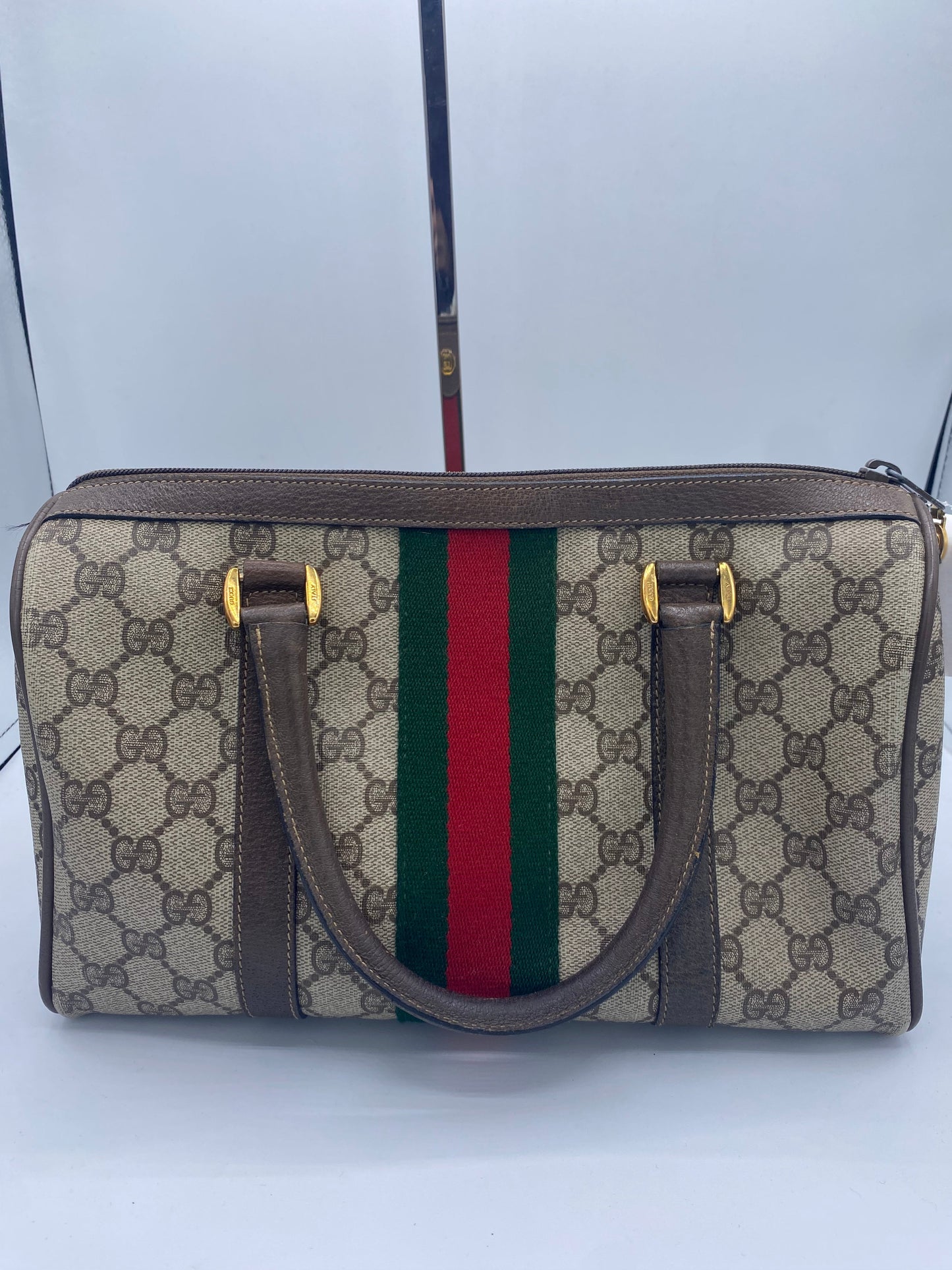 Handbag Luxury Designer By Gucci, Size: Medium