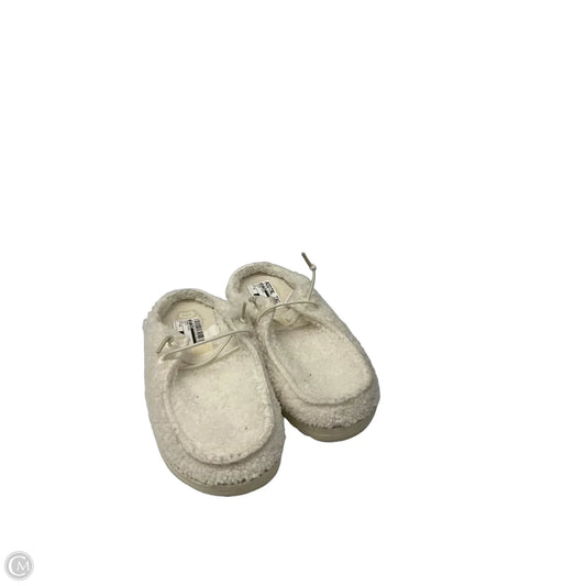 Shoes Flats By Hey Dude In White, Size: 10
