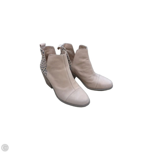Boots Ankle Flats By Toms In Brown, Size: 6