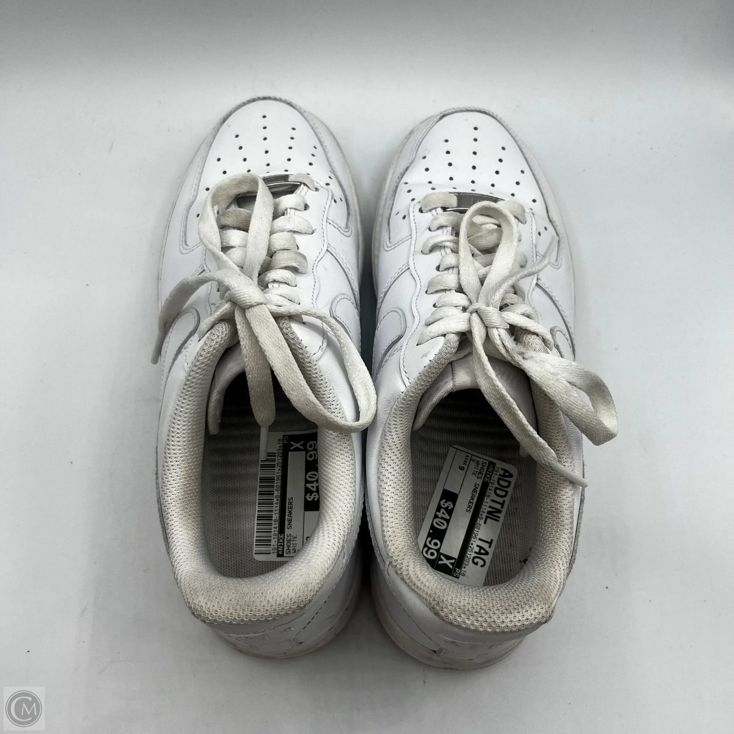 Shoes Sneakers By Nike In White, Size: 9