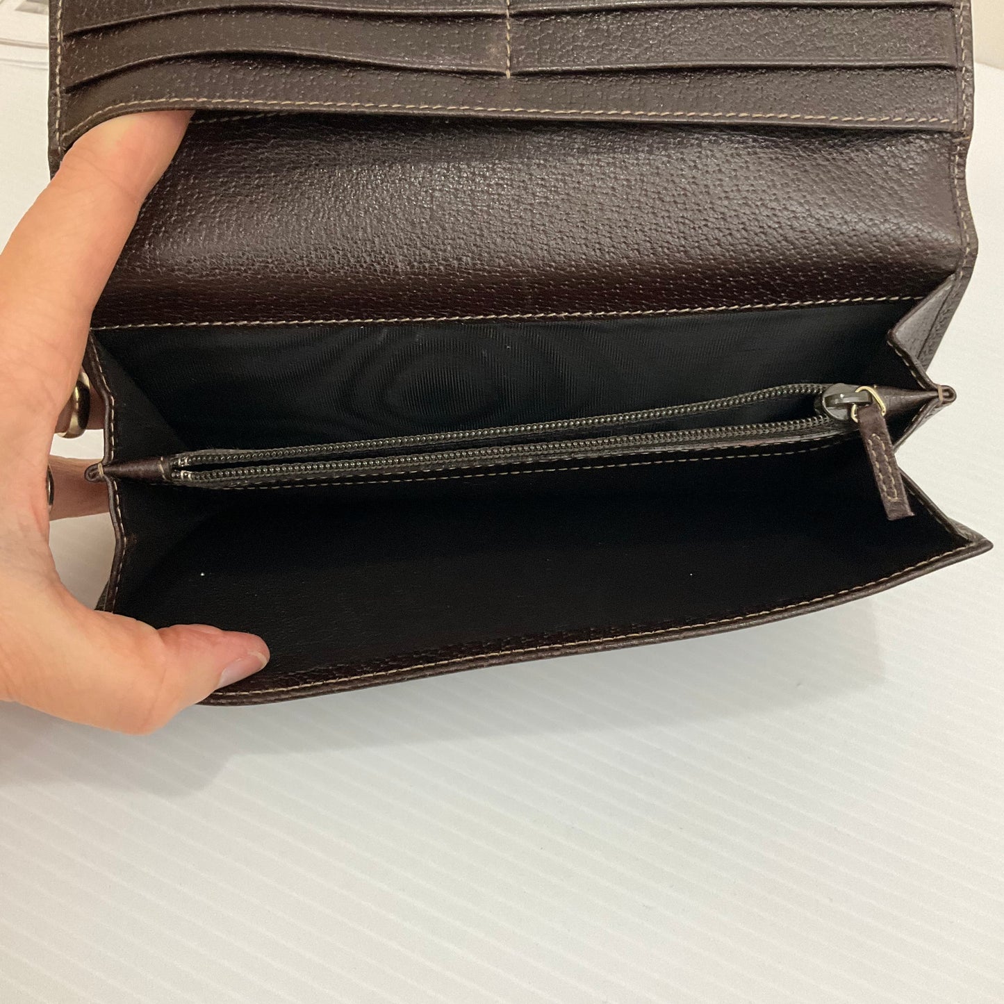 Wallet Luxury Designer By Gucci, Size: Medium