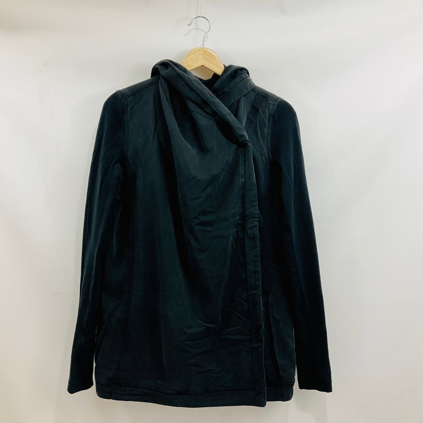 Athletic Jacket By Lululemon In Black, Size: 6